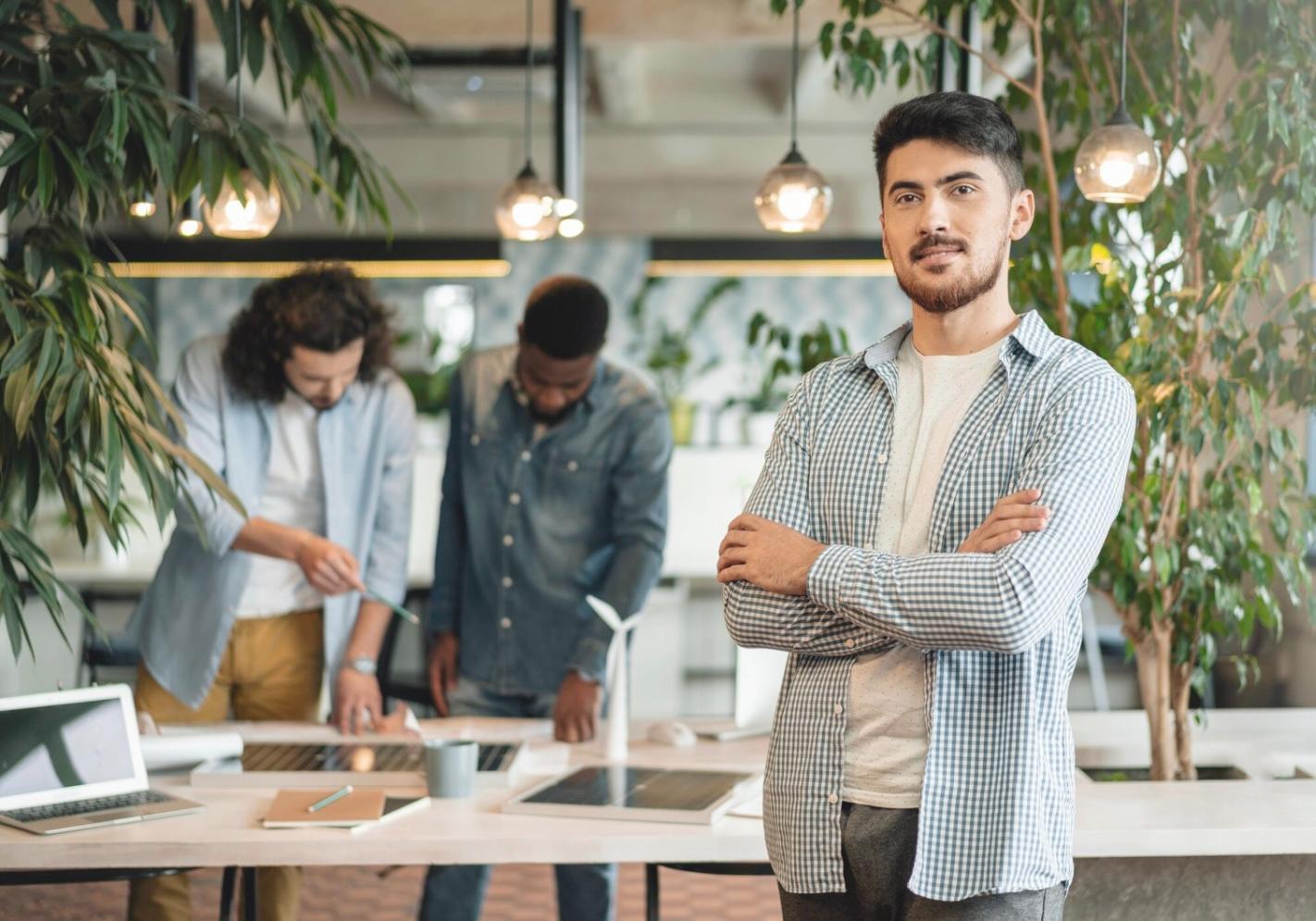 Personne travaillant sur ses finances personnelles